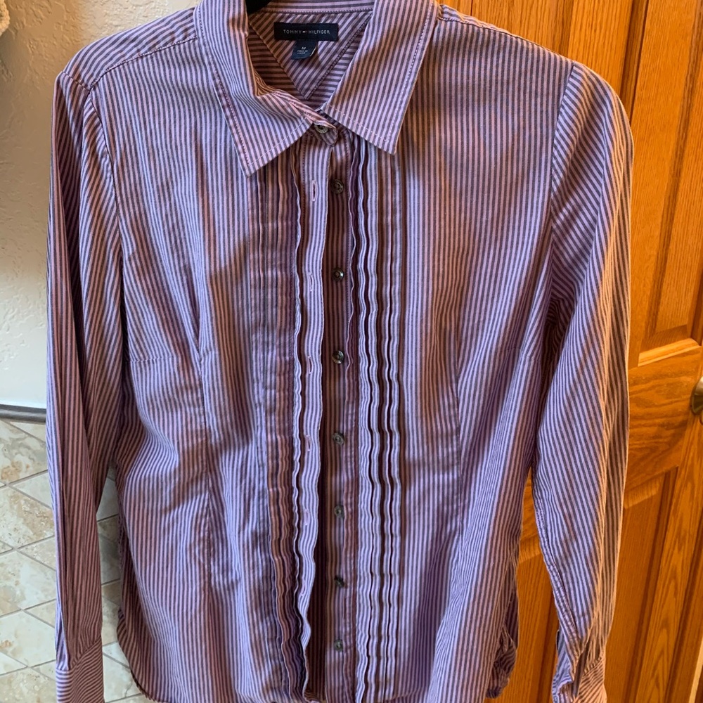 button up Tommy Hilfiger!!